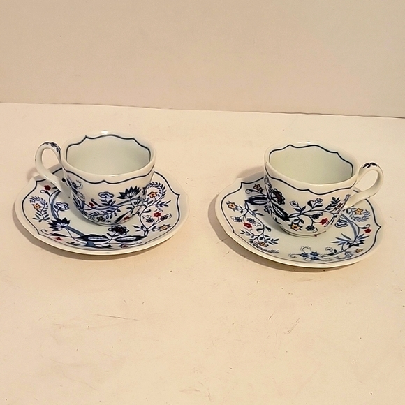 VTG AVON DEMITASSE COLLECTIBLE CUP AND SAUCER SETS FLORAL DESIGN QYY 2 - Picture 2 of 5